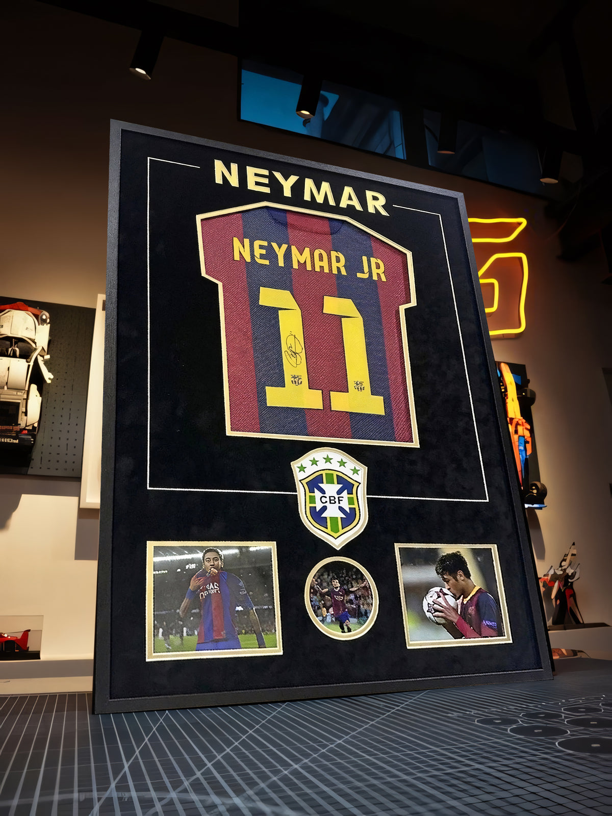 NEYMAR JR COLLECTOR'S EDITION FRAMED JERSEY — 70 × 100 CM
