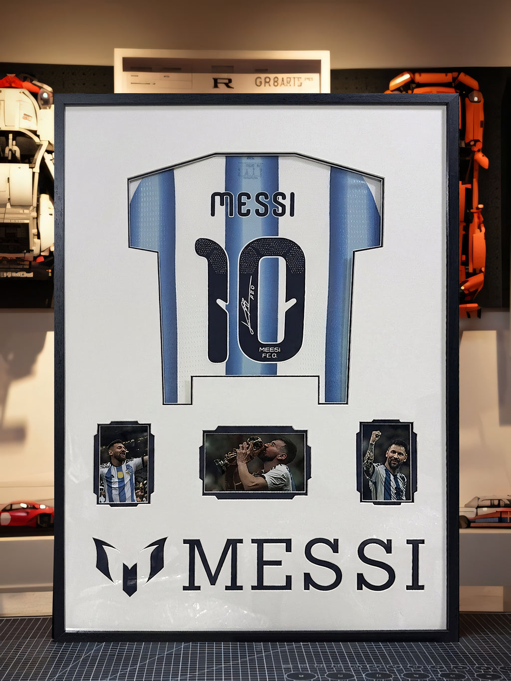 MESSI ARGENTINA COLLECTOR'S EDITION FRAMED JERSEY — 70 × 100 CM