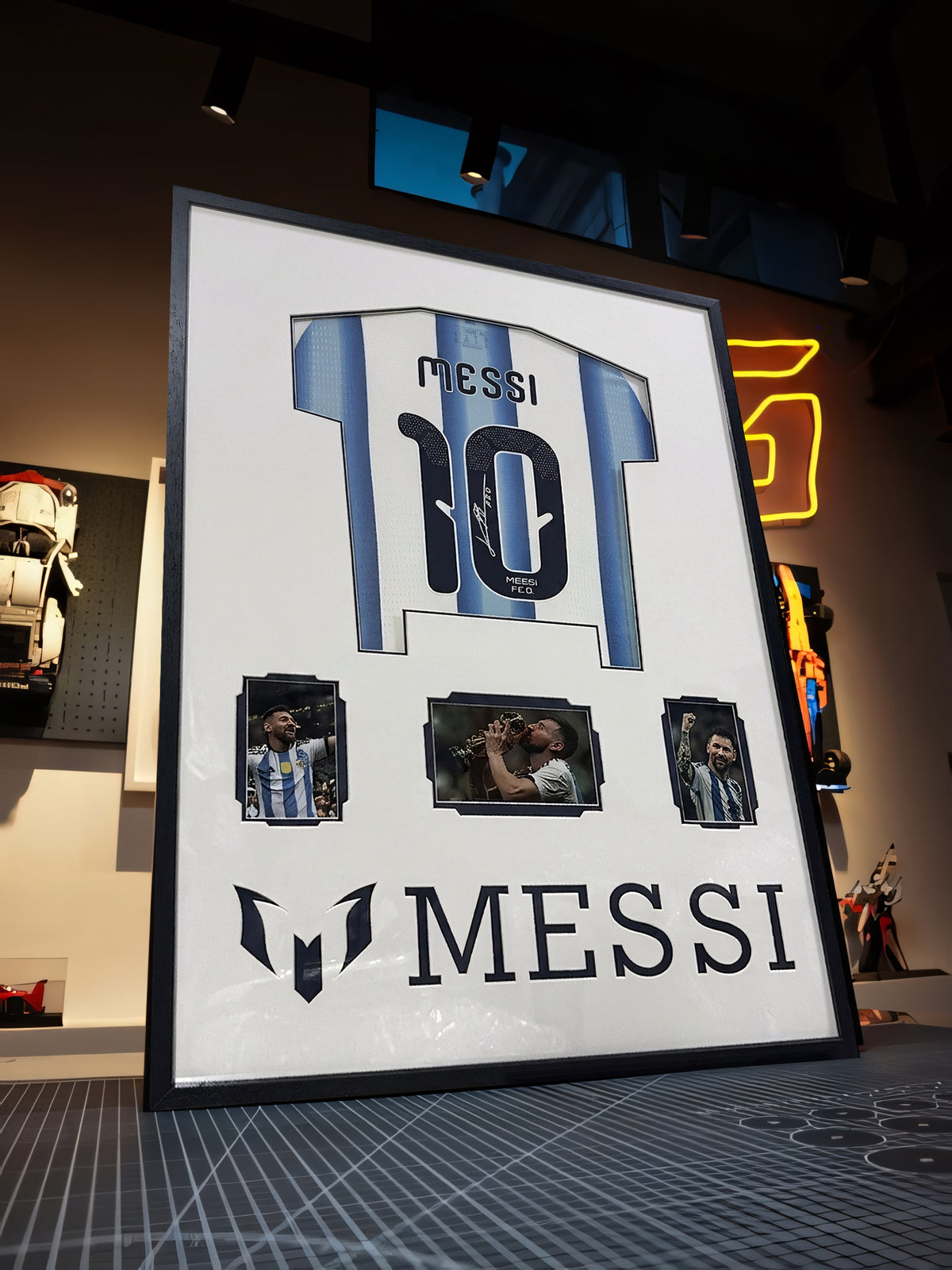 MESSI ARGENTINA COLLECTOR'S EDITION FRAMED JERSEY — 70 × 100 CM