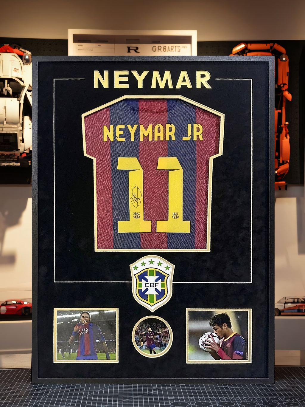 NEYMAR JR COLLECTOR'S EDITION FRAMED JERSEY — 70 × 100 CM