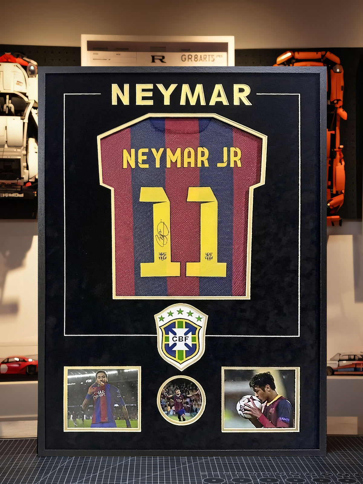 NEYMAR JR COLLECTOR'S EDITION FRAMED JERSEY — 70 × 100 CM
