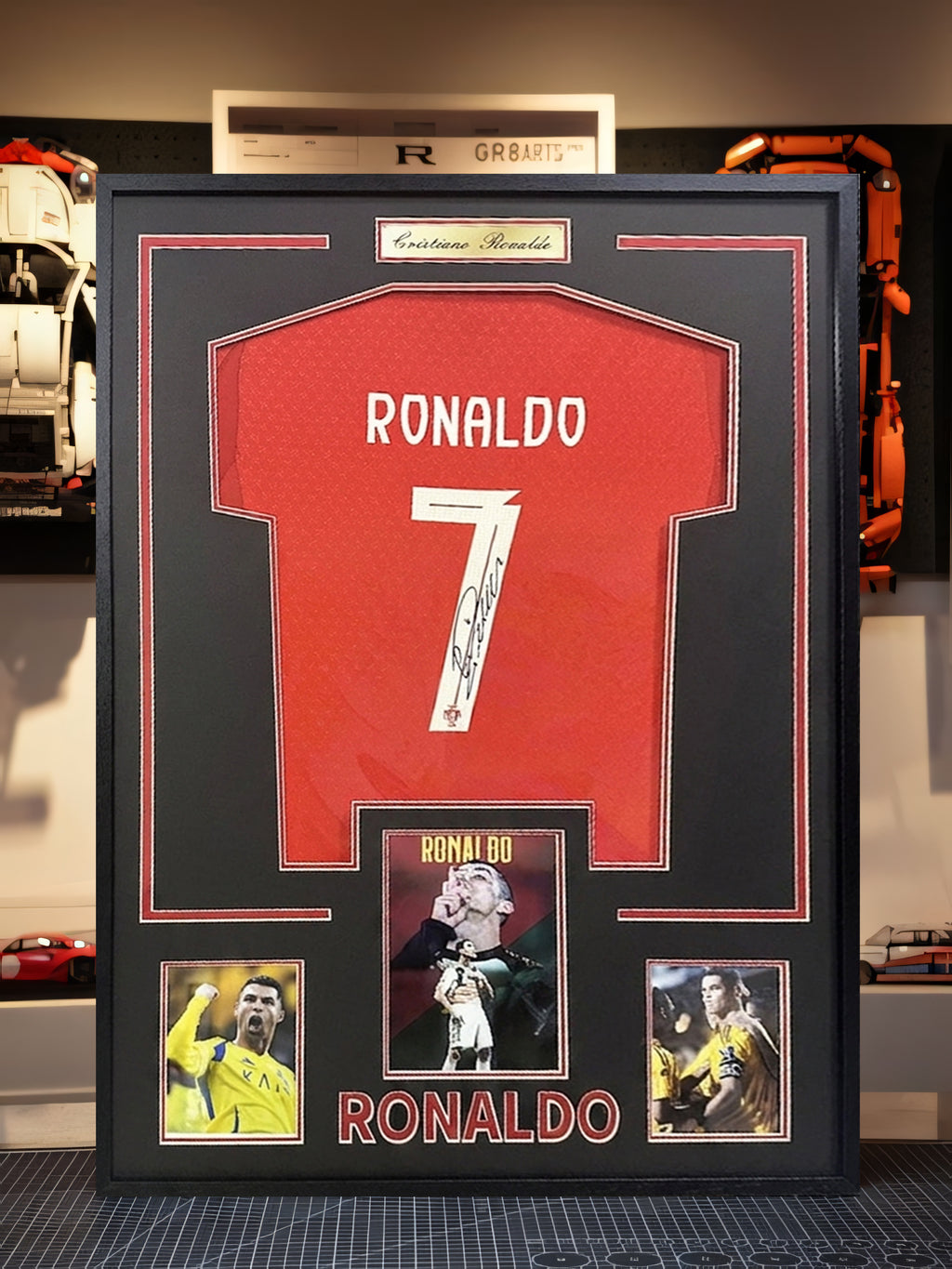RONALDO COLLECTOR'S EDITION FRAMED JERSEY — 70 × 100 CM