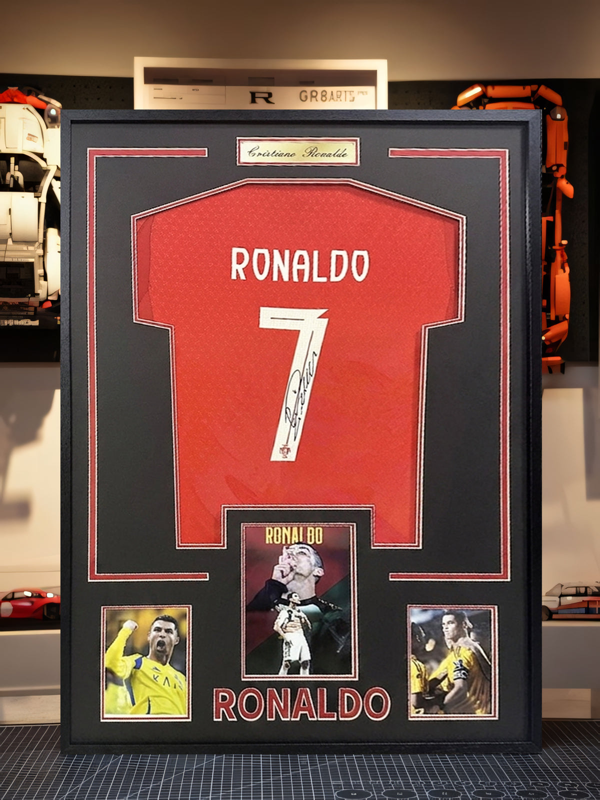 RONALDO COLLECTOR'S EDITION FRAMED JERSEY — 70 × 100 CM